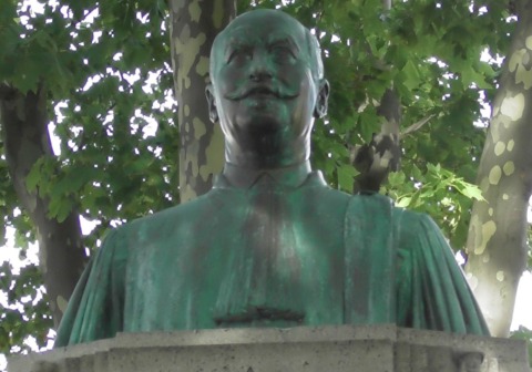 Monument à Joseph Anglade